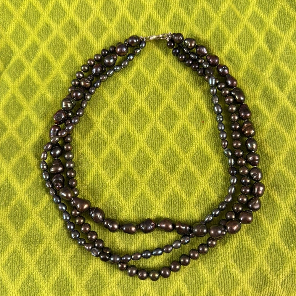 Freshwater culture black pearl necklace